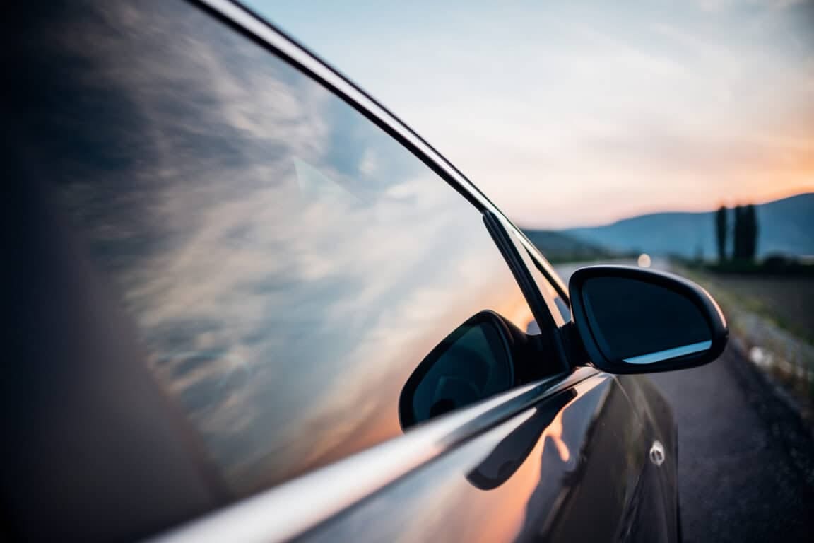 Contrôle d'une lunette arrière automobile par 2M AUTO